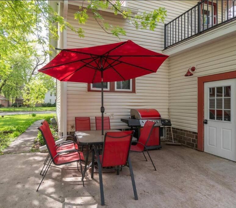 Glencoe-Freshly Remodeled-Pets Ok-4 Bedrooms-Grill Exterior photo